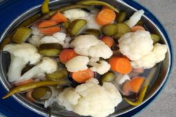طرز تهیه شور گل کلم ترد با ماندگاری بالا