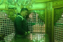 دایی در حرم حضرت عبدالعظیم(ع) حضور یافت / استقبال زائران از سرمربی پرسپولیس