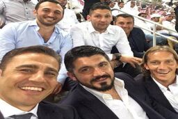 چرت زدن فوتبالیست مشهور ایتالیا در هواپیما + عکس