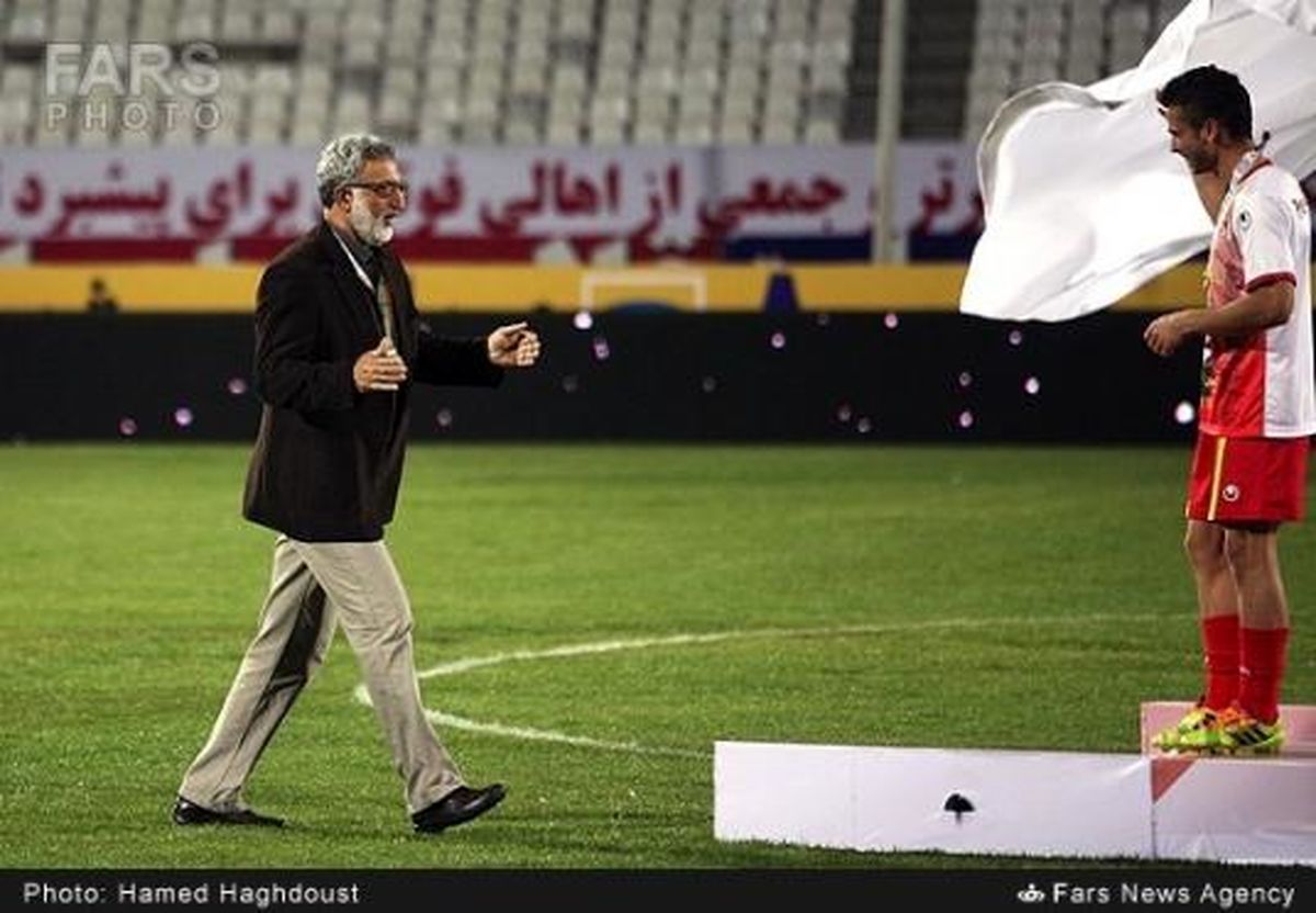 فرکی: یک روز قلیان یک روز کارت معافی؛ فقط کاغذ حرام می شود / به افرادی که پیگیر این موضوع شدند، خندیدم