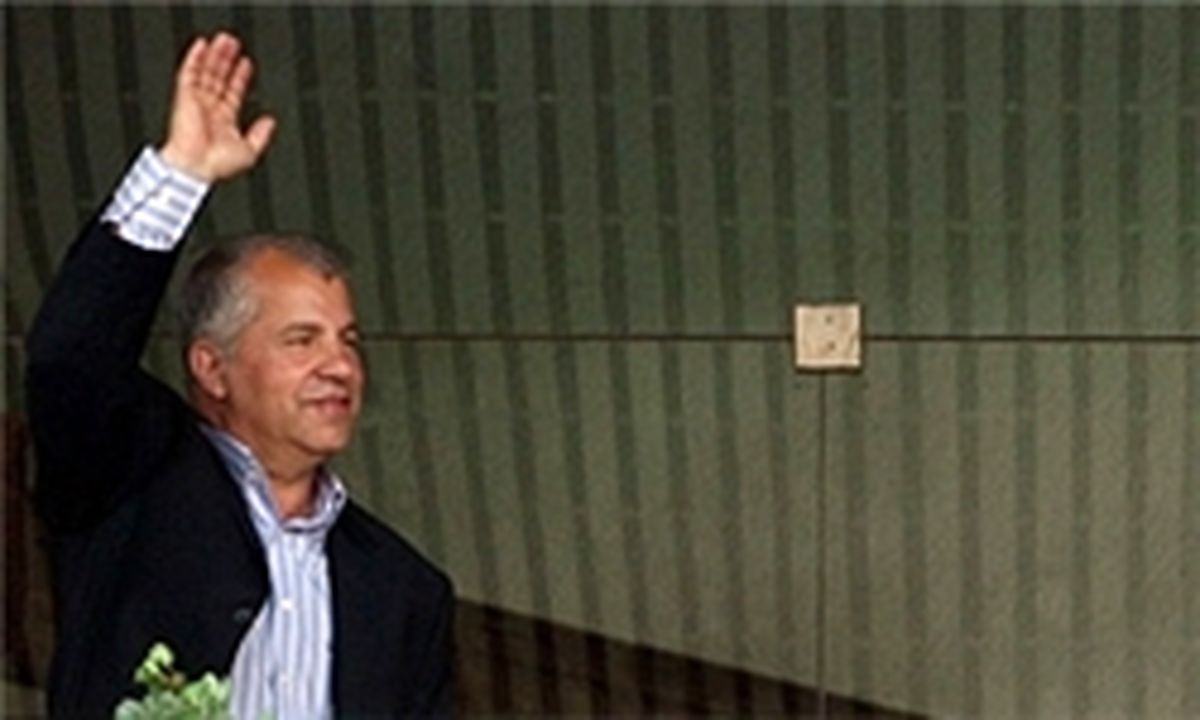 عباسی یک سال پرسپولیس را به ما بدهید
