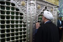 دکتر روحانی در قم / زیارت حرم مطهر حضرت فاطمه معصومه(س) و دیدار با مراجع عظام تقلید