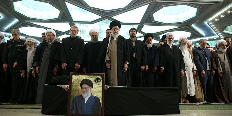 رهبر انقلاب بر پیکر آیت الله هاشمیشاهرودی نماز اقامه کردند