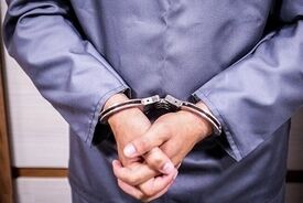 عوامل خائن مرتبط با رسانه‌های دشمن در فارس شناسایی و دستگیر شدند 