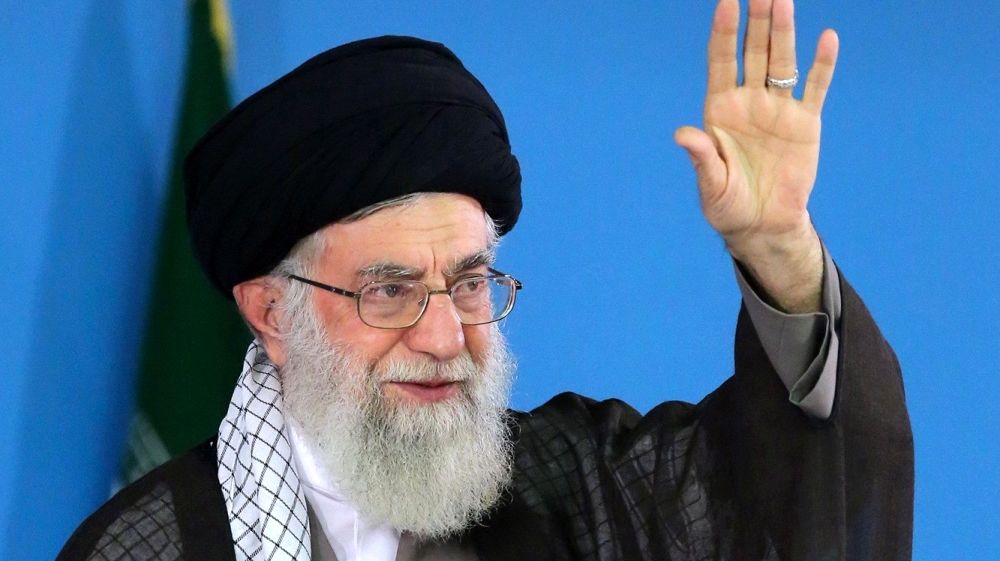 مسئولین فشار را از دوش مردم بردارند