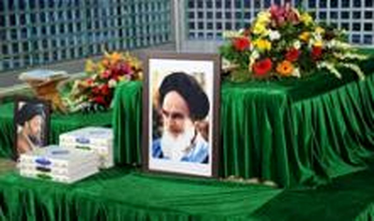 تجدید میثاق کارگران با آرمان های امام راحل(ره) / سخنرانی ربیعی و محجوب در مرقد مطهر امام خمینی(ره)