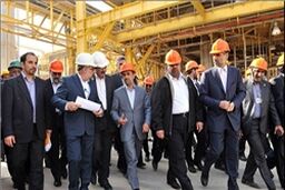 احمدی‌نژاد از فازهای ۱۵ و ۱۶ پارس جنوبی بازدید کرد