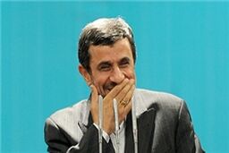 لبخند احمدی نژاد نسبت به توزیع سبد کالای دولت