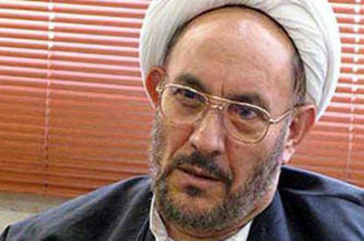 انتقاد از عملکرد یونسی در پر رنگ کردن قبیله گرایی / اعتراض به بی احترامی به خبرنگاران در جریان سفر اشتون