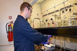 استانداردهای هود شیمی