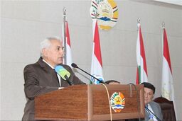 خدمات احمدی‌نژاد برای دوشنبه قابل تقدیر است
