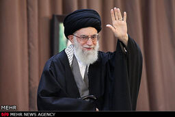 حضور رهبر انقلاب در یکی از کارخانجات صنعتی و دیدار با کارگران