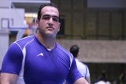 طلای نوبرانه سنگین وزن کشتی فرنگی آسیا بر گردن مهدی زاده