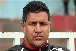 نمی‌دانم این آقا از کجا آمده است