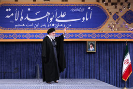  رهبر انقلاب: ما در مقابل دشمن کوتاه نمی‌آییم!