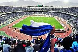 استقلال و  پذیرایی با دسته های گل ، بسته های آب میوه و شیرینی