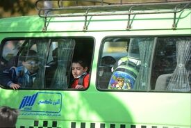 والدین درگیر چالش رساندن دانش‌آموزان به مدرسه