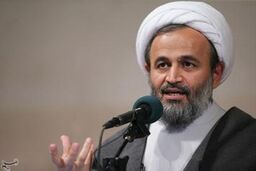 فضای فرهنگ باید از فضای سیاسی جدا شود