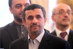 احمدی‌نژاد حرم امام علی(ع) را زیارت کرد