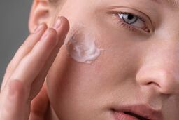 تفاوت آبرسان و مرطوب کننده چیست ؟ کدام ضروری تر است ؟