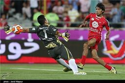 پرسپولیس ۱۰ نفره ملوان را شکست داد