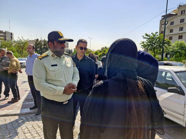 عاملین سرقت خشن از دختر جوان در شهرک غرب دستگیر شدند/ آیفون را ۸ میلیون فروختم