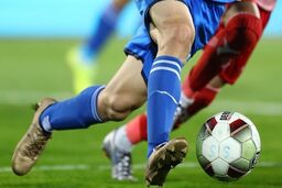 دستمزدهای فوتبال ایران کم می شود؟/ فوتبالیست های ایران حرفه ای تر از مسی و رونالدو!