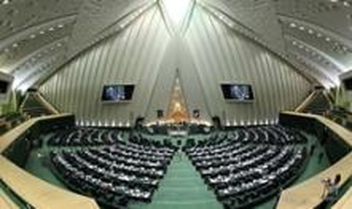 کامران: به خاطر ایثارگران جرات نمی کنم بگویم از پاسخ های آخوندی قانع شدم / نمایندگان مجلس: ما قانع شدیم
