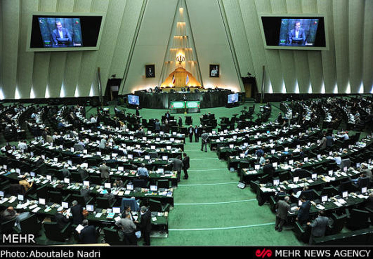 مذاکره کنندگان هسته ای حق ورود به موضوعات دفاعی همچون توان موشکی را ندارند