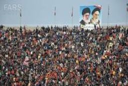 تشویق بدون وقفه هواداران فولاد / تماشاگران به صورت خودجوش وارد منطقه ممنوعه شدند