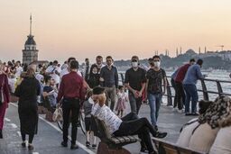 دست و پنجه نرم کردن ترک ها با تورم