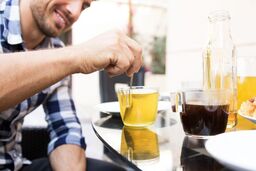 خواص زنجبیل و عسل برای مردان / معجزه گر بهبود زندگی زناشویی