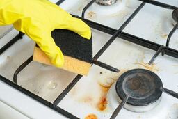 تمیز کردن روغن سوخته روی گاز با 6 روش عالی