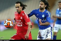 حضور هواداران علی کریمی مقابل باشگاه پرسپولیس