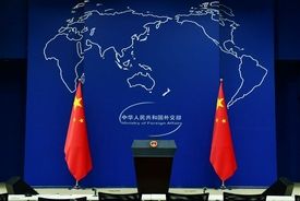 چین خواستار آزادی فوری مادورو و همسرش شد 