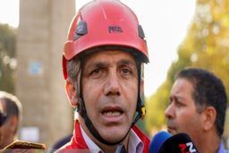 آتش‌سوزی رستوران دوطبقه شهرک غرب/ سرایت شعله‌ها به بانک مجاور
