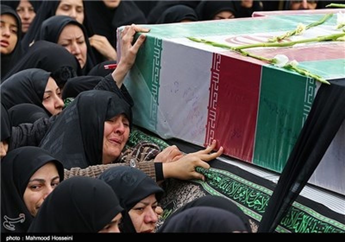 خاکسپاری پیکر شهدای گمنام در میدان امام حسین(ع)