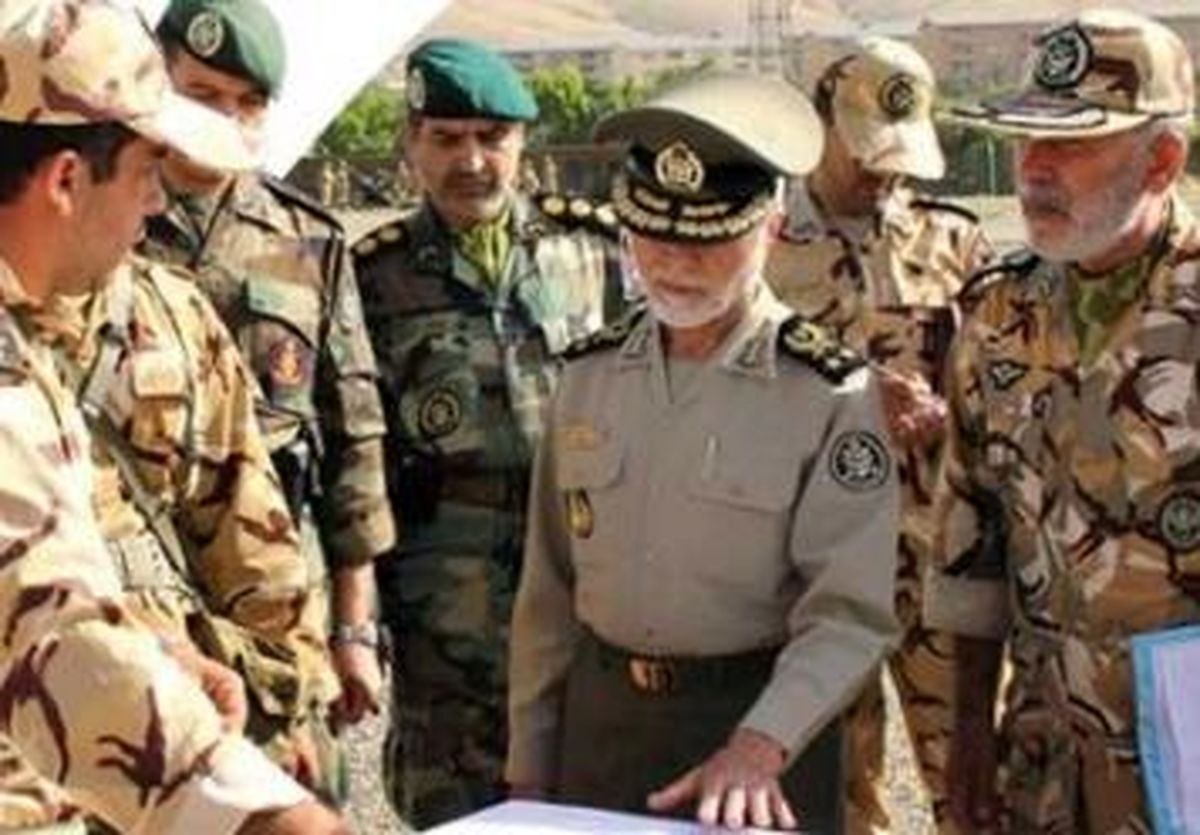 سرلشکر صالحی از تیپ سوم تکاوران منطقه سوم نیروی دریایی ارتش بازدید کرد