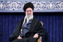 رهبر انقلاب: خطرناک‌تر از ناو، سلاحی است که می‌تواند آن را به قعر دریا بفرستد 