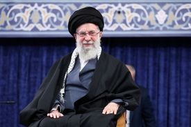 رهبر انقلاب: خطرناک‌تر از ناو، سلاحی است که می‌تواند آن را به قعر دریا بفرستد 