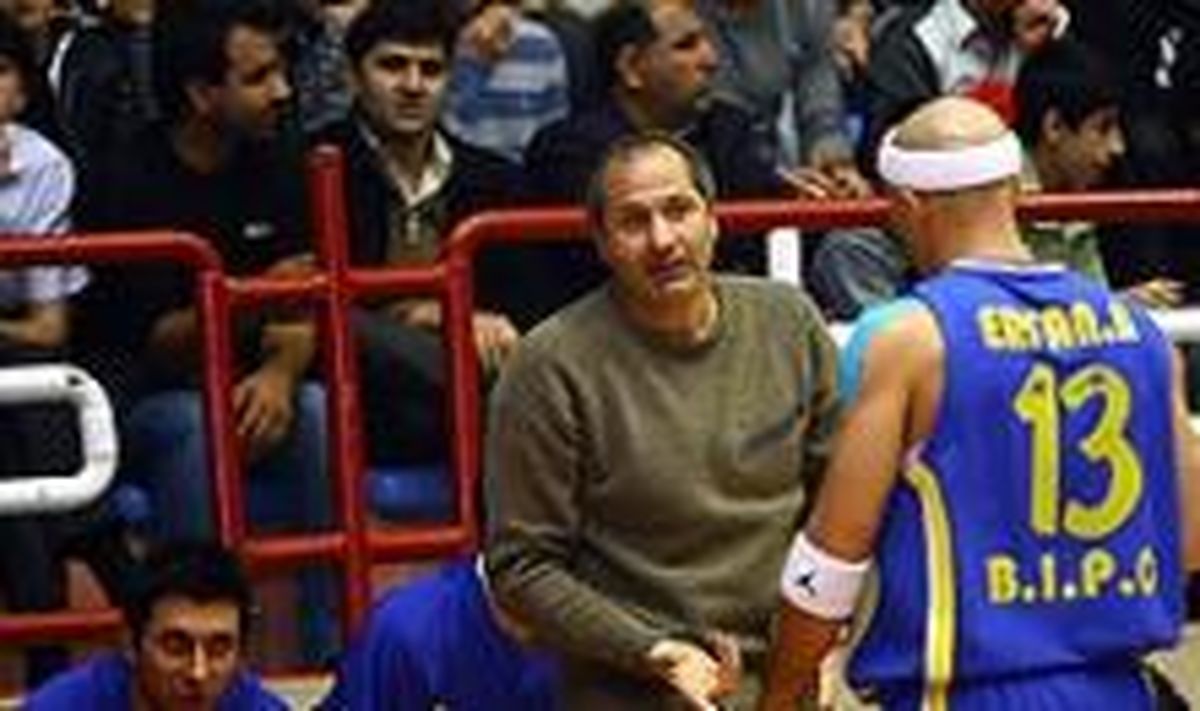 هاشمی: برای هیچ تیمی کری نمی خوانیم / شاید صمد مقابل دانشگاه آزاد بازی نکند