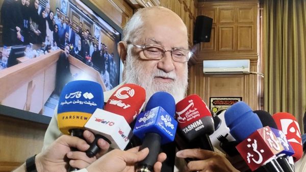 چمران: اتباع فقط با مجوز قانونی میتوانند در تهران کار کنند