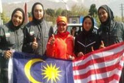 حضور دونده زن مسلمان مالزیایی و سفیر صلح جهانی در تهران