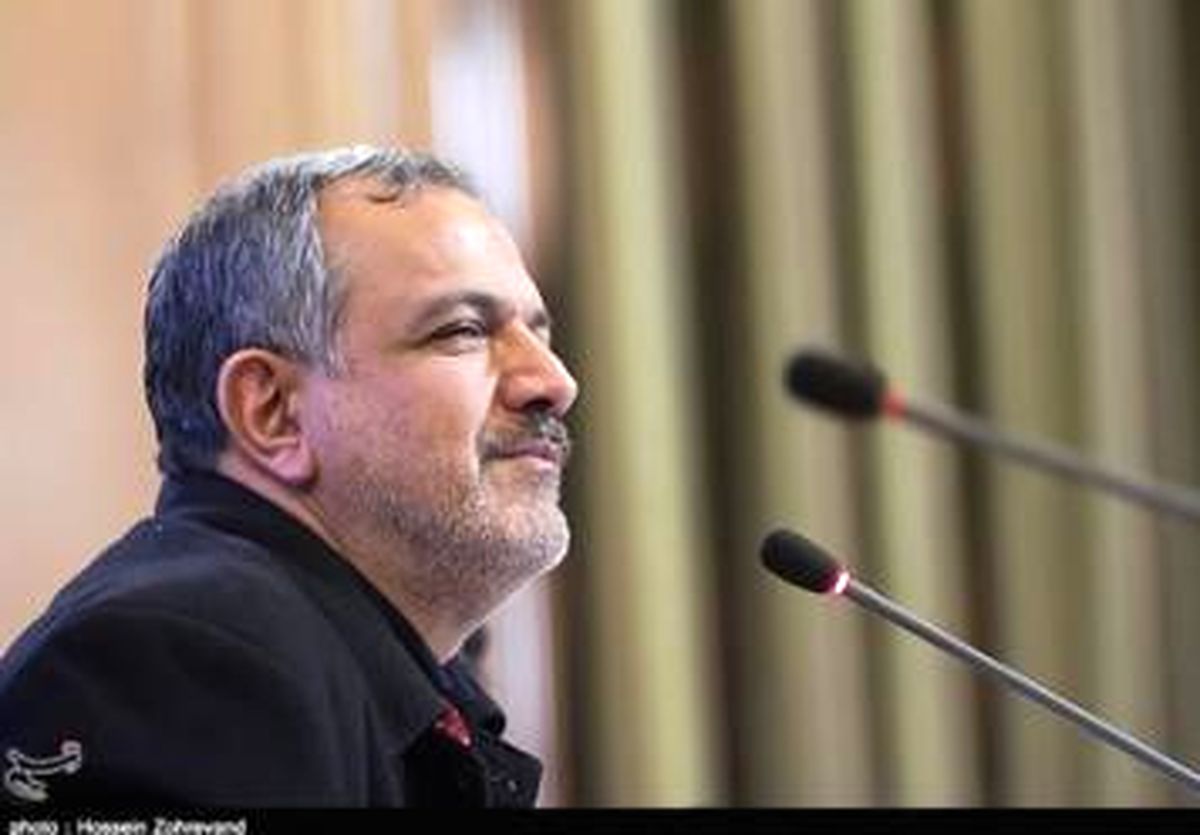 تخریب ساختمان برای حفظ حریم درختی چند صد ساله