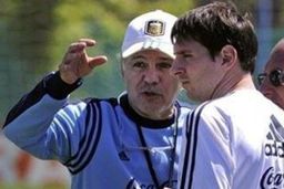 مسی در جام جهانی آزاد است اما به تنهایی کاری از پیش نمی برد