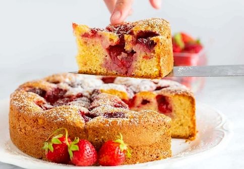 آموزش مرحله به مرحله پخت کیک توت فرنگی خوشمزه با عطر بی نظیر