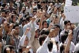 تجمع اعتراضی دانشجویان مقابل سفارت یونان