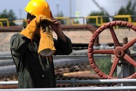 کارگران در دوراهی سکوت برای بقا یا اعتراض برای حقوق