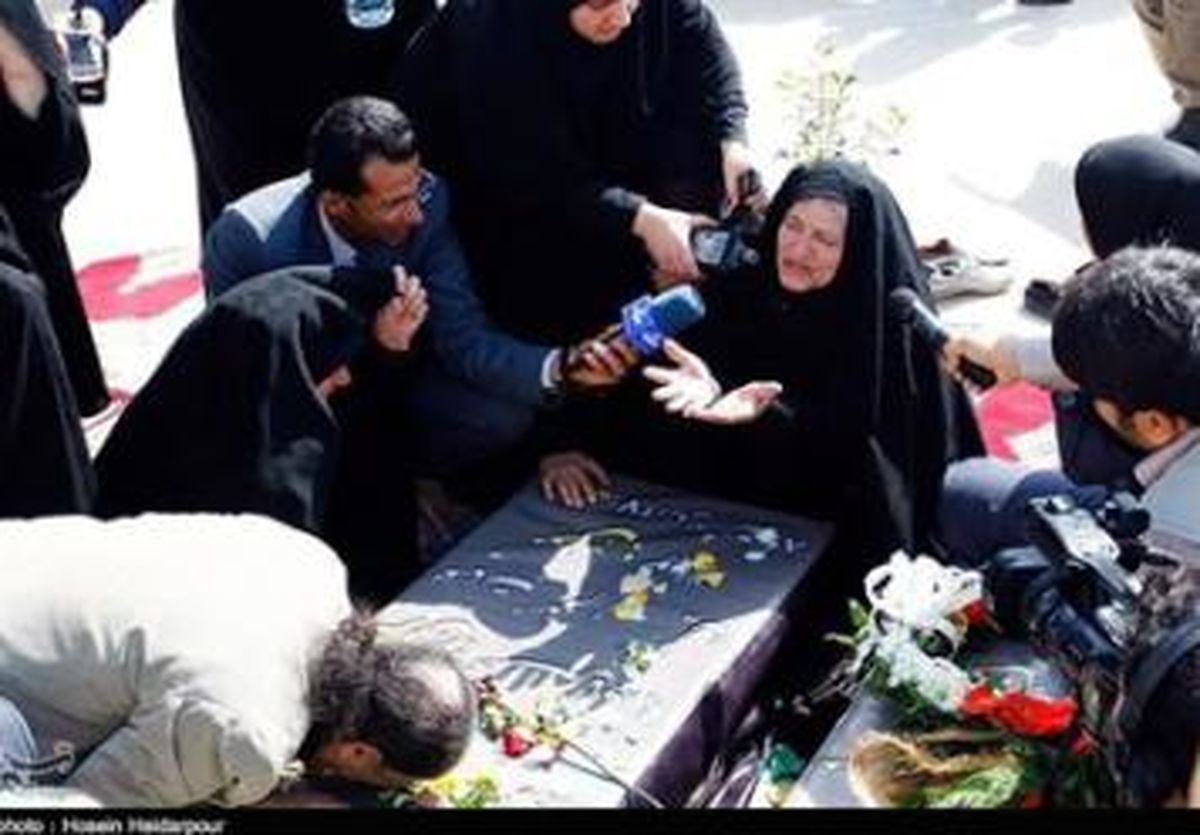 حضور مادر شهید صبوری در خبرگزاری تسنیم