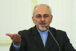 آقای ظریف! جلوی مراسم وقاحت‌بار تولد ملکه انگلیس را بگیرید